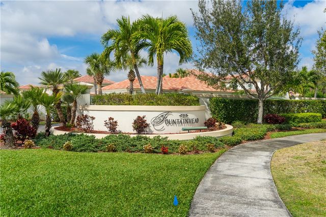 512 7th Square 201, Vero Beach, FL 32962