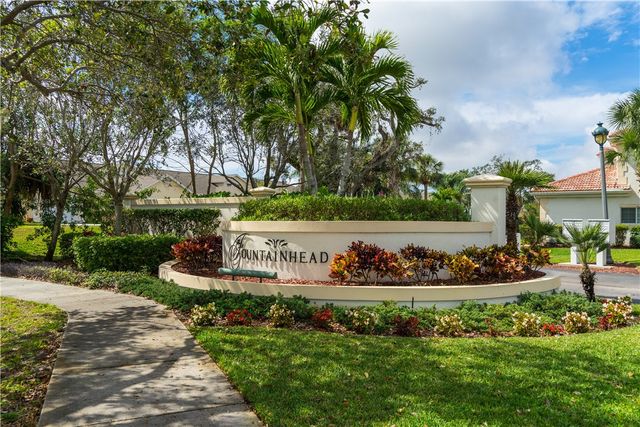 512 7th Square 201, Vero Beach, FL 32962