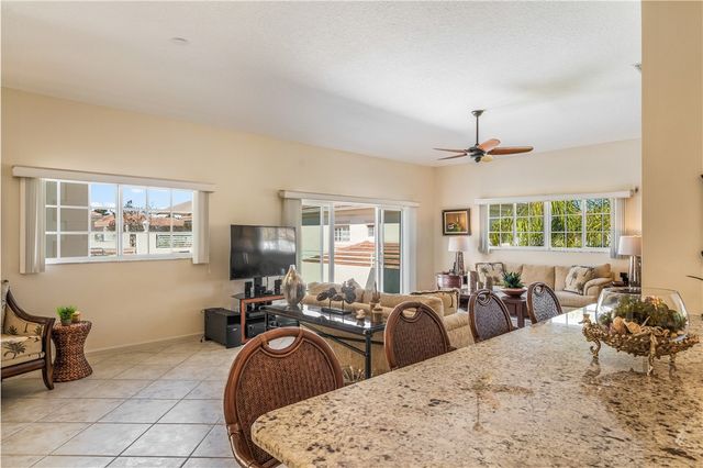 512 7th Square 201, Vero Beach, FL 32962