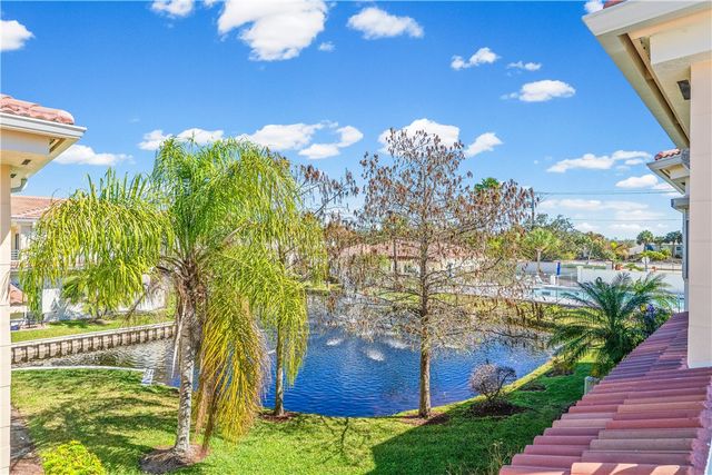 512 7th Square 201, Vero Beach, FL 32962