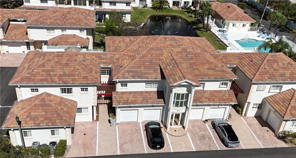 512 7th Square 201, Vero Beach, FL 32962