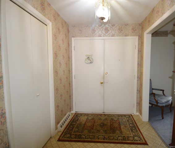 19080 Montrose Drive, South Bend, IN 46614