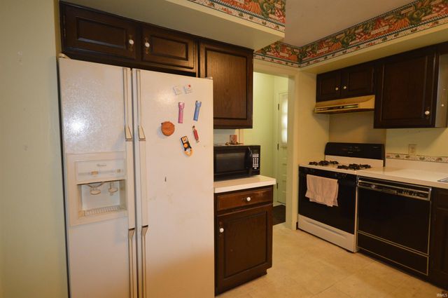 19080 Montrose Drive, South Bend, IN 46614