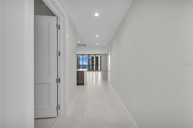 275 1ST AVENUE S 1904, St Petersburg, FL 33701