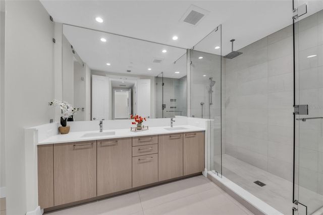 275 1ST AVENUE S 1904, St Petersburg, FL 33701