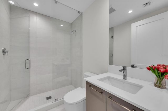 275 1ST AVENUE S 1904, St Petersburg, FL 33701