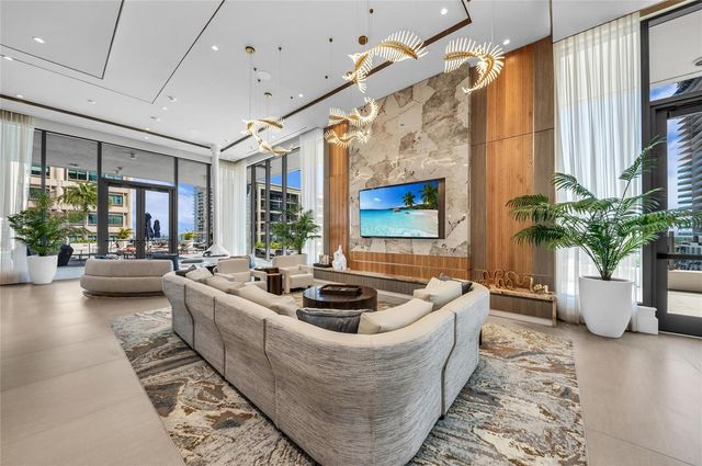 275 1ST AVENUE S 1904, St Petersburg, FL 33701