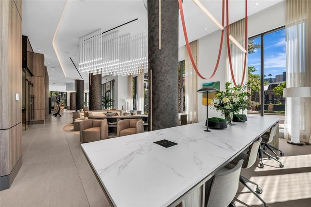 275 1ST AVENUE S 1904, St Petersburg, FL 33701