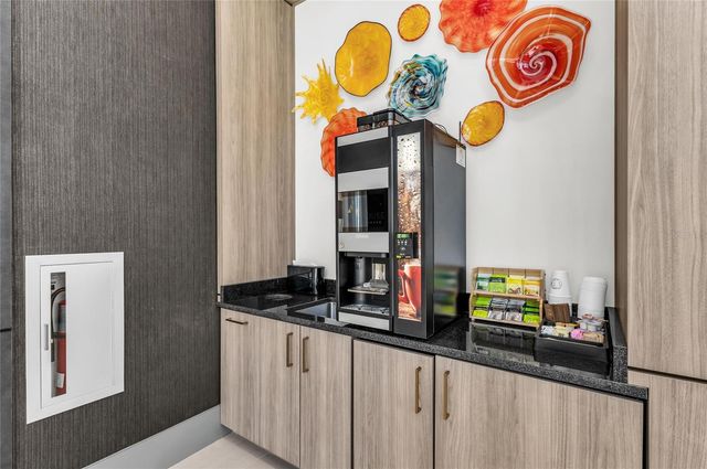 275 1ST AVENUE S 1904, St Petersburg, FL 33701