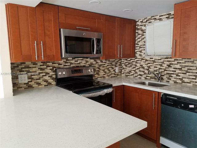 8290 Lake Dr 316, Doral, FL 33166