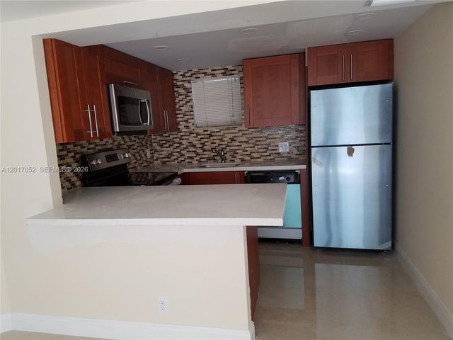 8290 Lake Dr 316, Doral, FL 33166