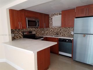 8290 Lake Dr 316, Doral, FL 33166
