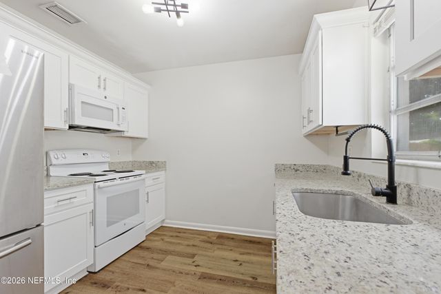 7520 BROCKHURST Drive, Jacksonville, FL 32277