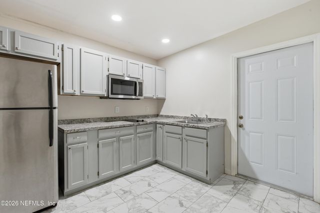 7520 BROCKHURST Drive, Jacksonville, FL 32277