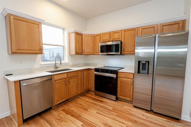 52 W Bethune Street, Detroit, MI 48202