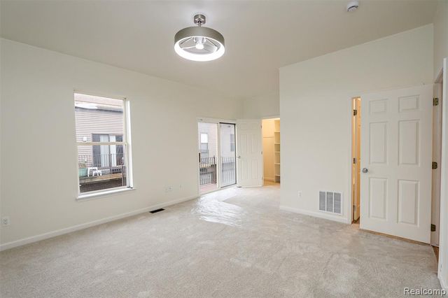 52 W Bethune Street, Detroit, MI 48202