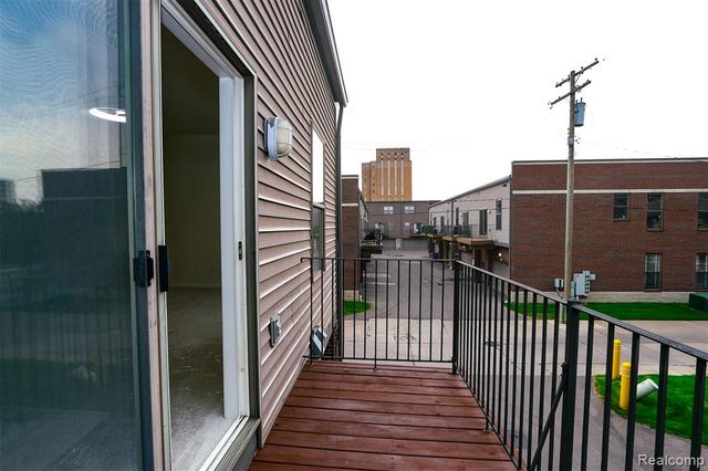 52 W Bethune Street, Detroit, MI 48202