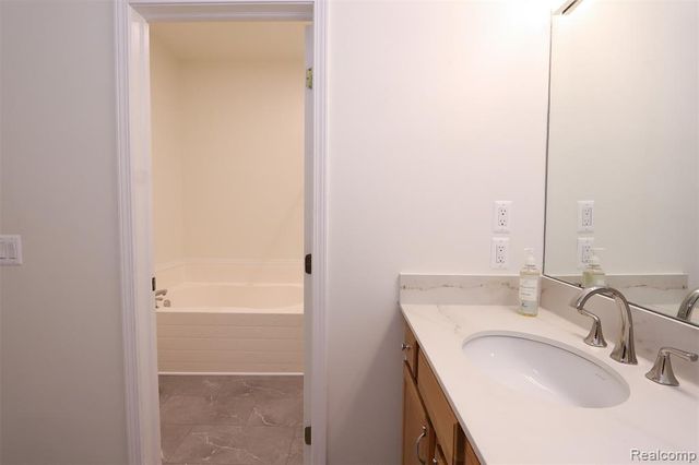 52 W Bethune Street, Detroit, MI 48202