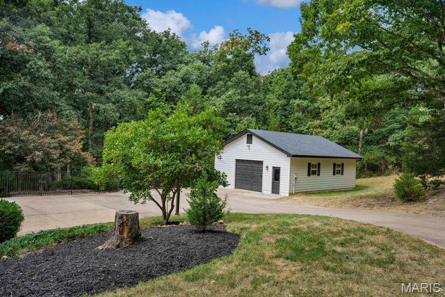 2 Patrick Lane, Defiance, MO 63341