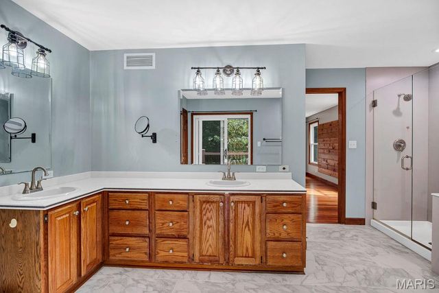 2 Patrick Lane, Defiance, MO 63341