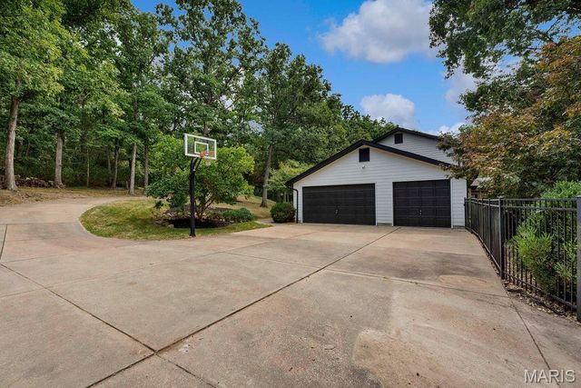2 Patrick Lane, Defiance, MO 63341