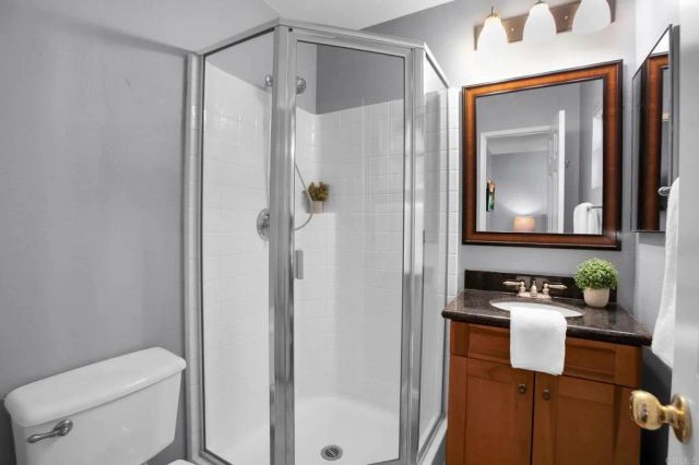 6068 Paseo Salinero, Carlsbad, CA 92009