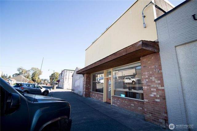 716 E Fairhaven Avenue, Burlington, WA 98233