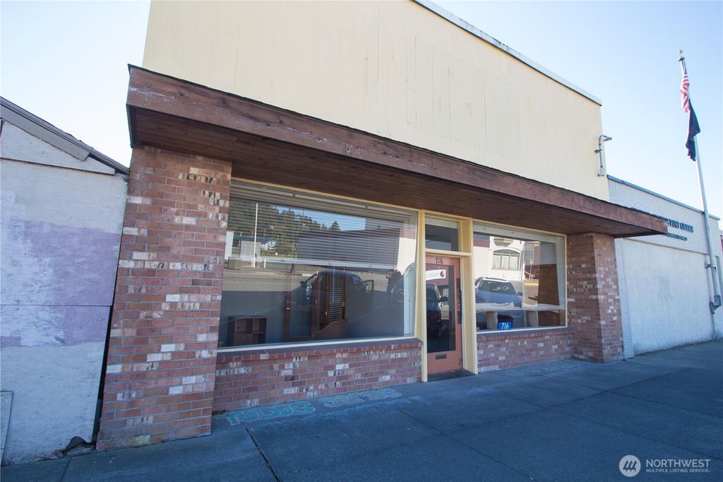 716 E Fairhaven Avenue, Burlington, WA 98233