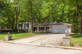 21257 Woodfarm Drive, Farmington Hills, MI 48167