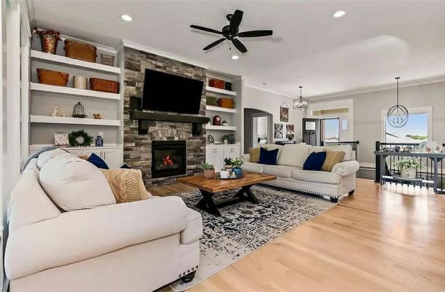 9305 SW Sushi Circle, Lee's Summit, MO 64064