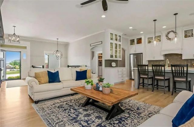 9305 SW Sushi Circle, Lee's Summit, MO 64064