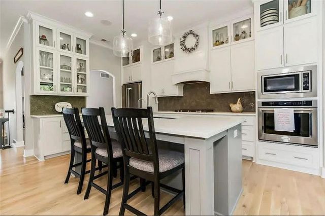 9305 SW Sushi Circle, Lee's Summit, MO 64064