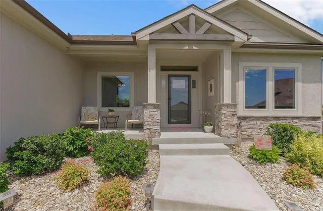 9305 SW Sushi Circle, Lee's Summit, MO 64064