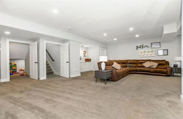 9305 SW Sushi Circle, Lee's Summit, MO 64064