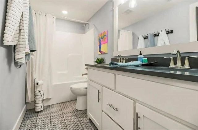 9305 SW Sushi Circle, Lee's Summit, MO 64064