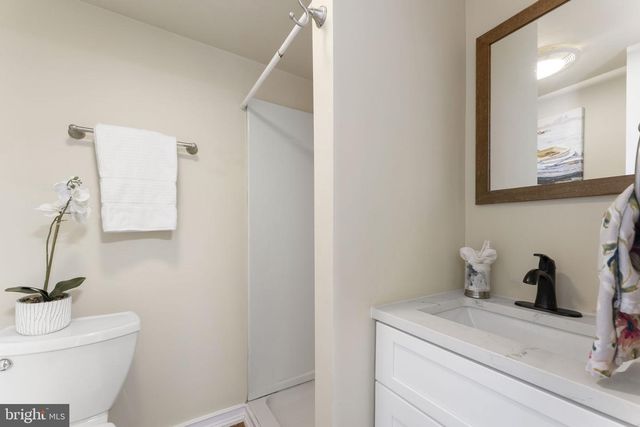 370 AMOSLAND RD, Holmes, PA 19043