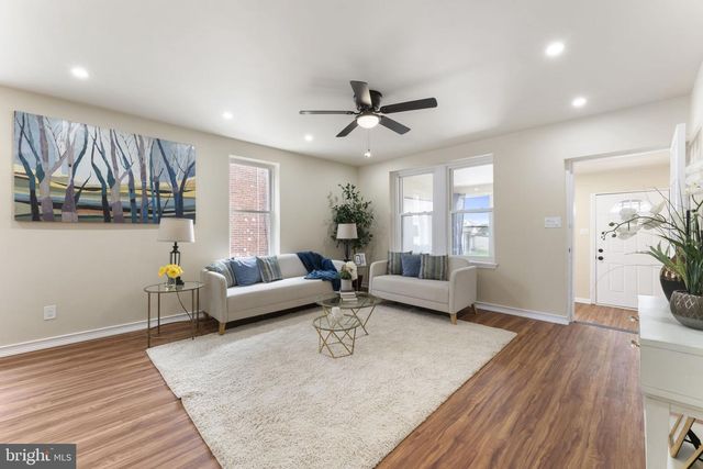 370 AMOSLAND RD, Holmes, PA 19043