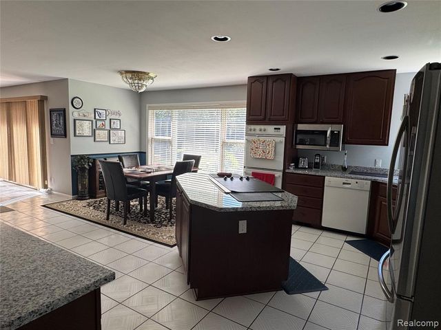 8245 Kier Road, Clarkston, MI 48348