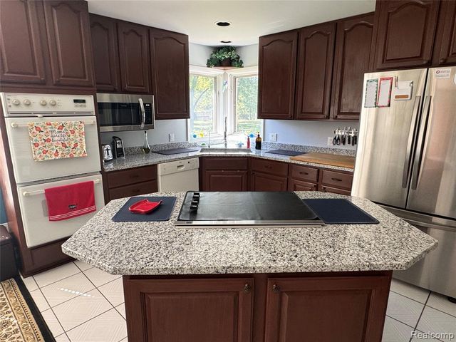 8245 Kier Road, Clarkston, MI 48348