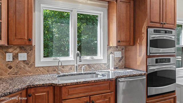10912 Rock Valley Ct, Louisville, KY 40241