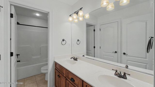 10912 Rock Valley Ct, Louisville, KY 40241