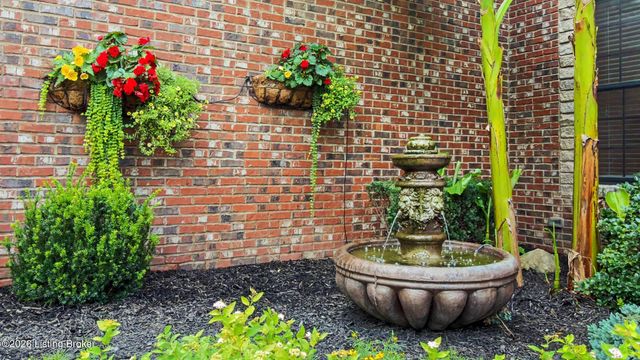 10912 Rock Valley Ct, Louisville, KY 40241