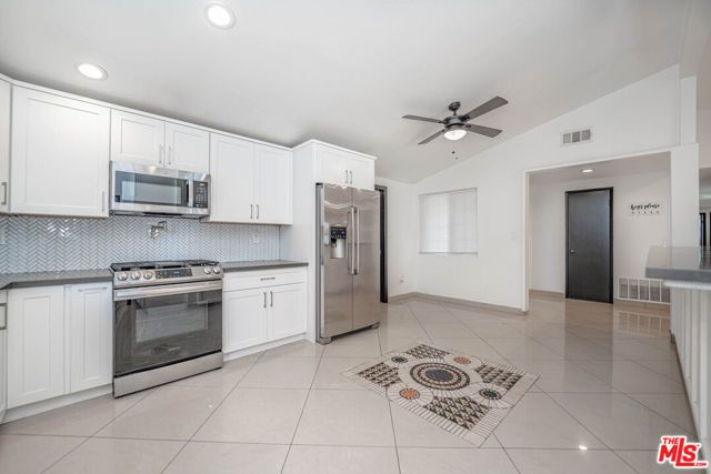 20746 Clarendon Street, Woodland Hills (los Angeles), CA 91367