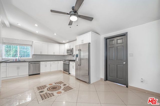 20746 Clarendon Street, Woodland Hills (los Angeles), CA 91367