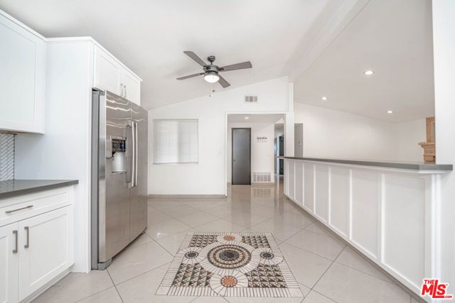 20746 Clarendon Street, Woodland Hills (los Angeles), CA 91367