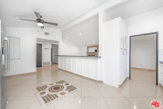 20746 Clarendon Street, Woodland Hills (los Angeles), CA 91367