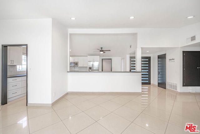 20746 Clarendon Street, Woodland Hills (los Angeles), CA 91367