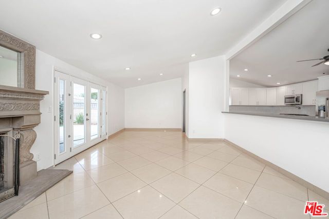 20746 Clarendon Street, Woodland Hills (los Angeles), CA 91367