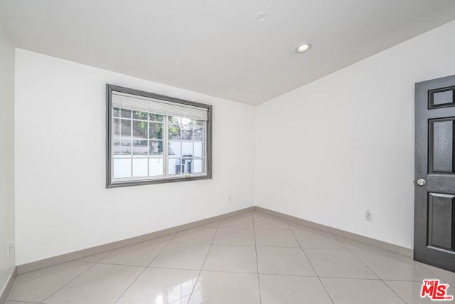 20746 Clarendon Street, Woodland Hills (los Angeles), CA 91367