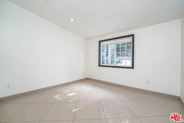 20746 Clarendon Street, Woodland Hills (los Angeles), CA 91367